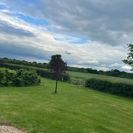 Stratfield Mortimer Little Park Farm Queen Anne Farmhouse & Apartments מראה חיצוני תמונה
