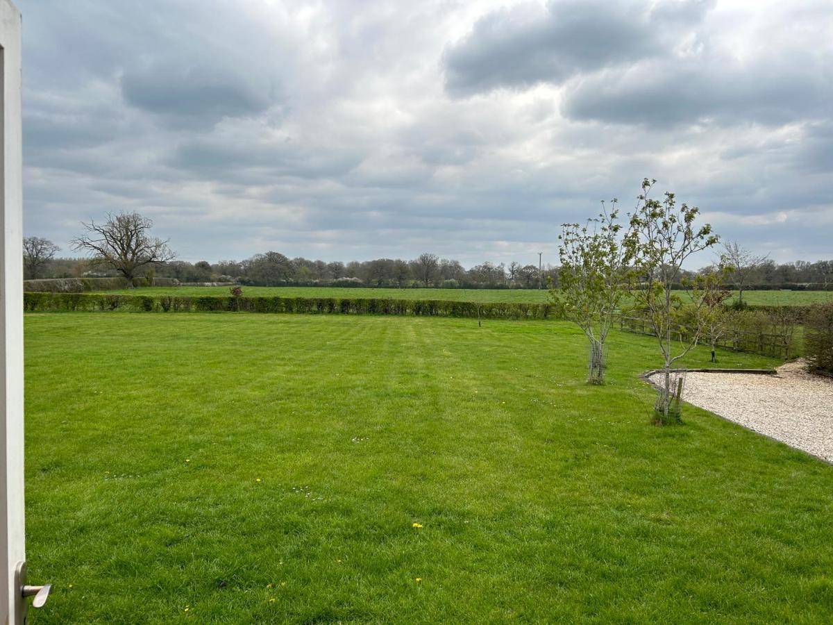 Stratfield Mortimer Little Park Farm Queen Anne Farmhouse & Apartments מראה חיצוני תמונה