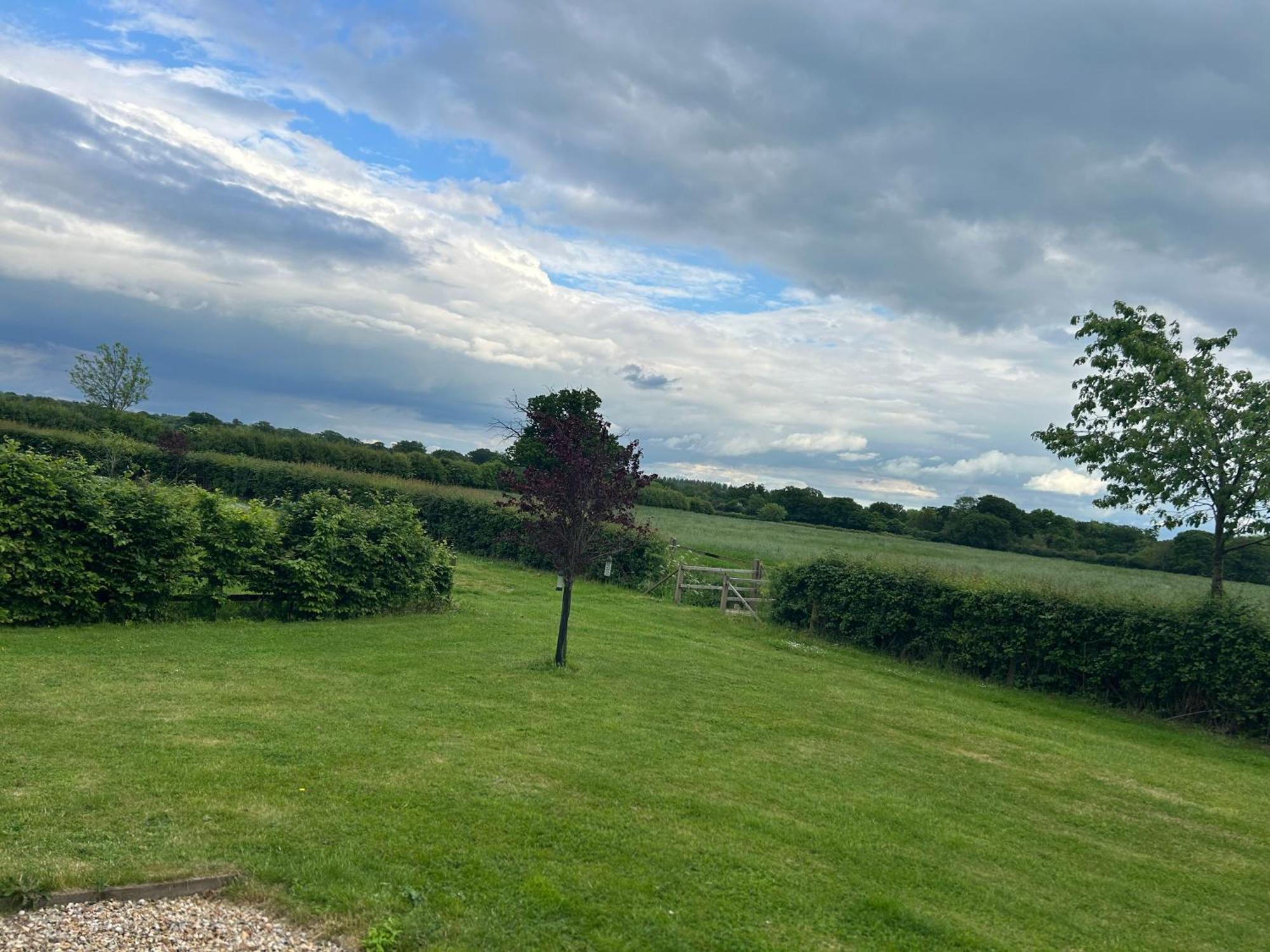 Stratfield Mortimer Little Park Farm Queen Anne Farmhouse & Apartments מראה חיצוני תמונה