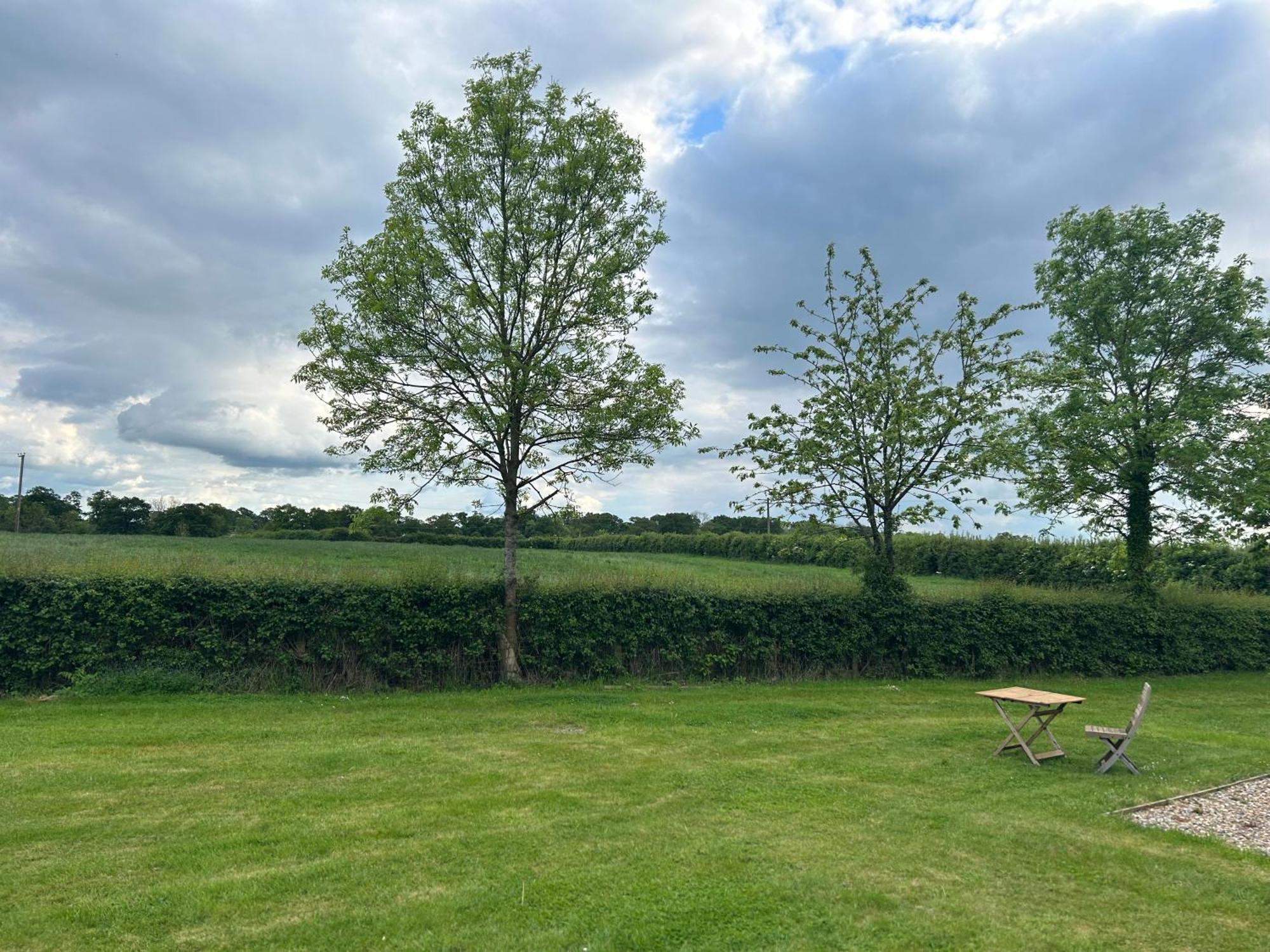 Stratfield Mortimer Little Park Farm Queen Anne Farmhouse & Apartments מראה חיצוני תמונה