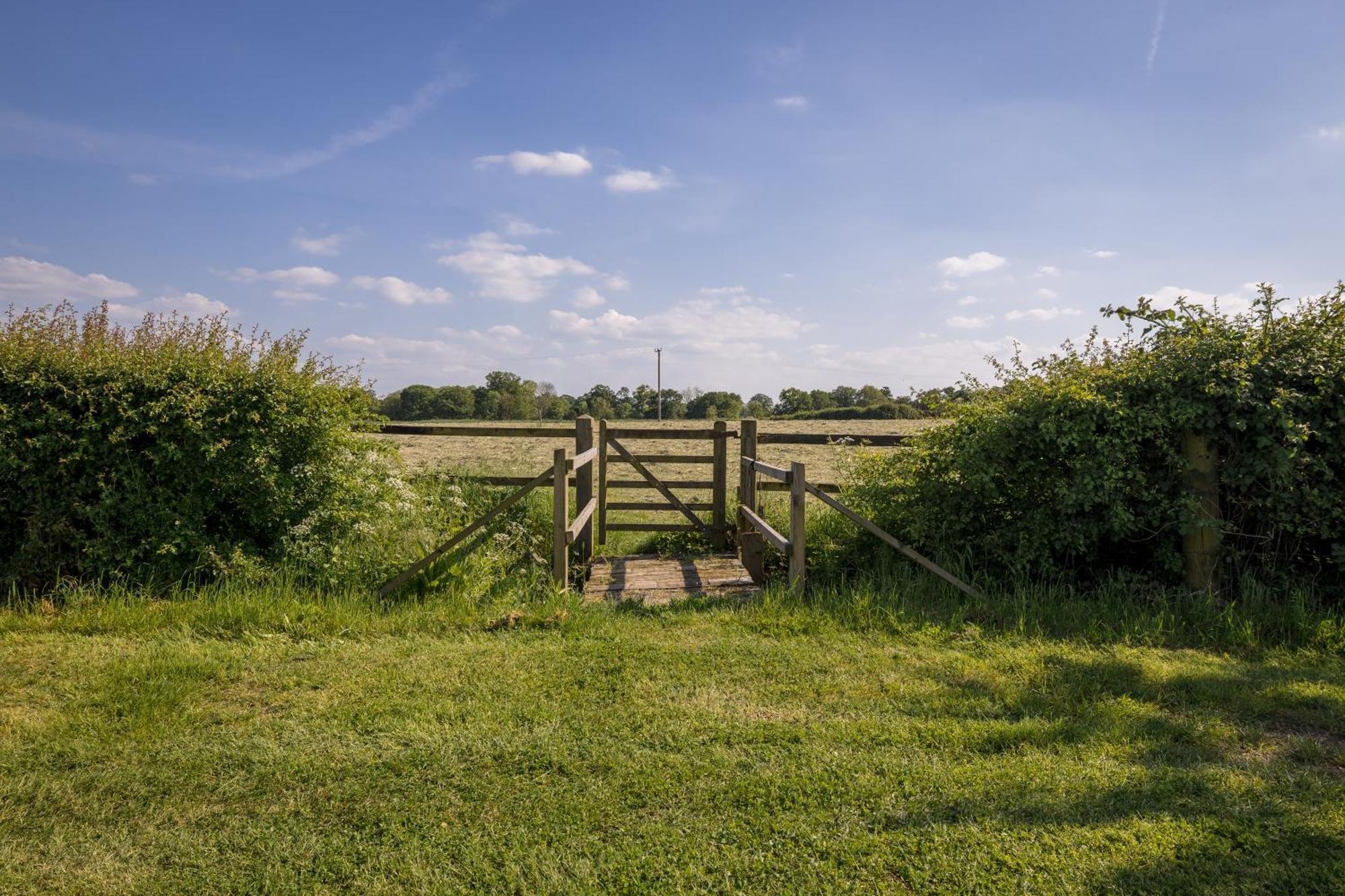 Stratfield Mortimer Little Park Farm Queen Anne Farmhouse & Apartments מראה חיצוני תמונה