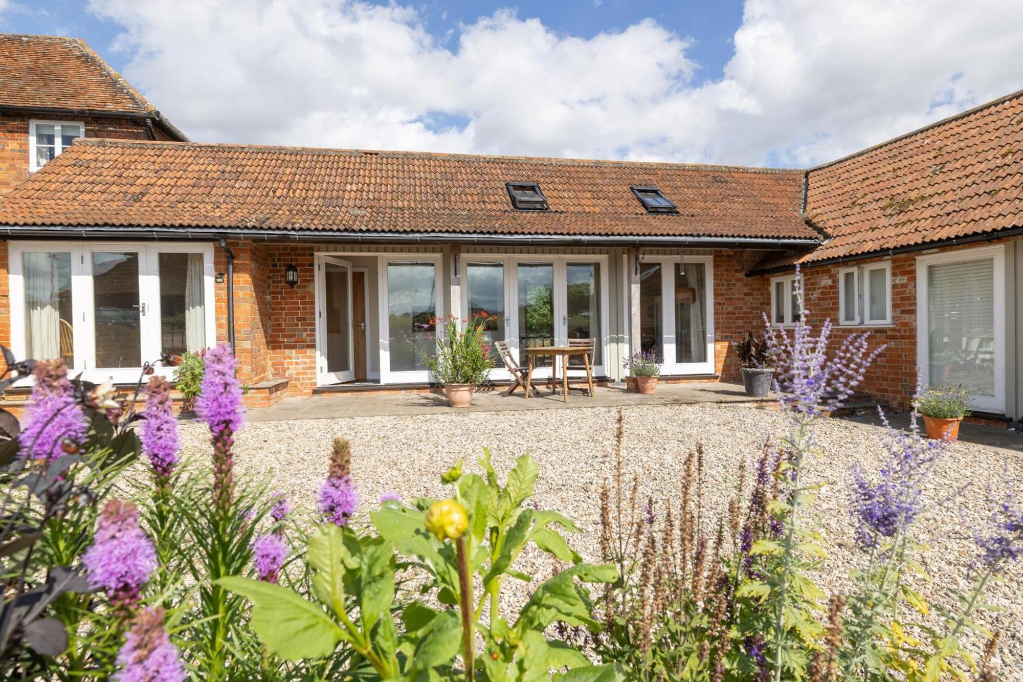 Stratfield Mortimer Little Park Farm Queen Anne Farmhouse & Apartments מראה חיצוני תמונה