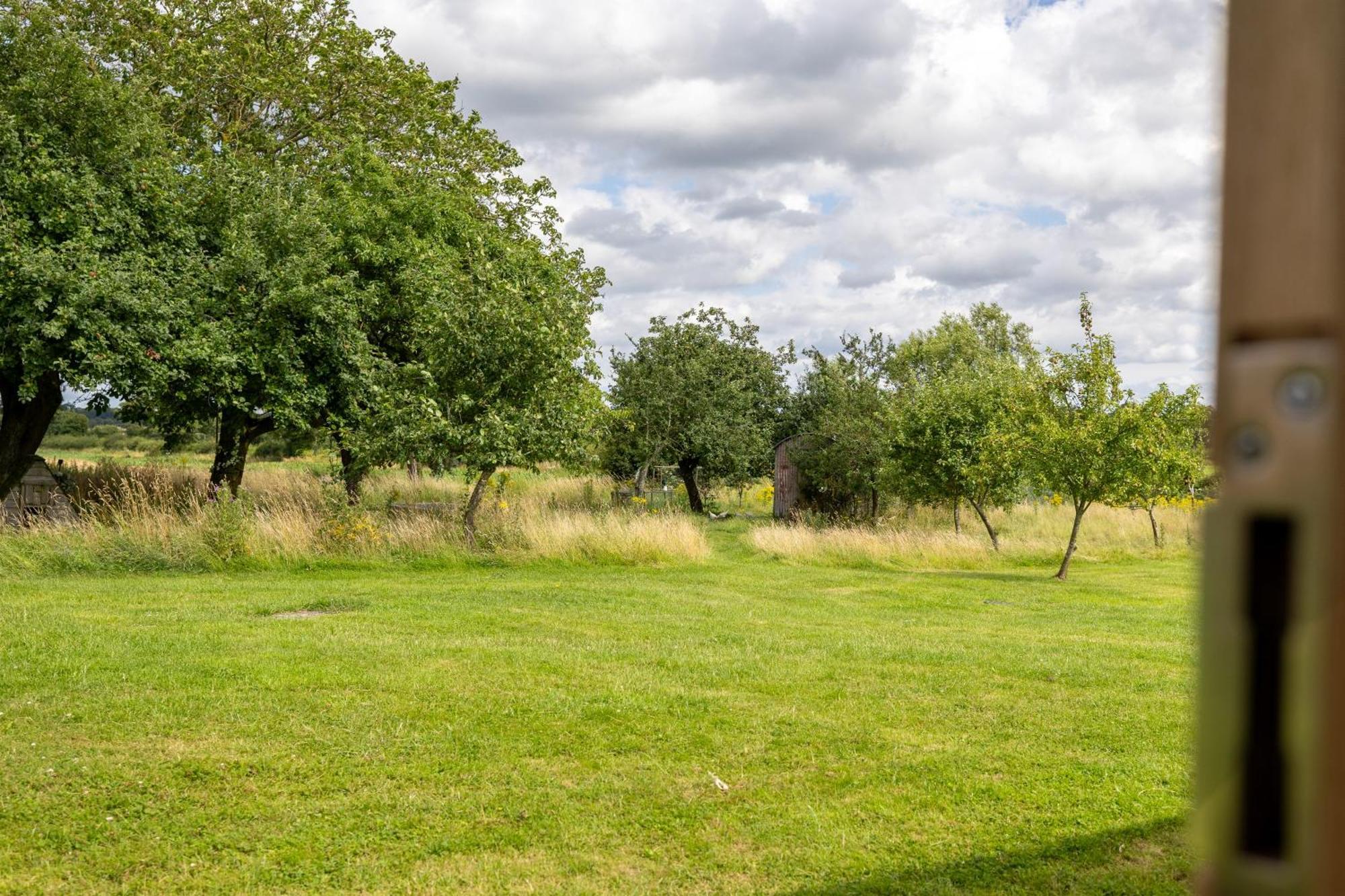 Stratfield Mortimer Little Park Farm Queen Anne Farmhouse & Apartments מראה חיצוני תמונה