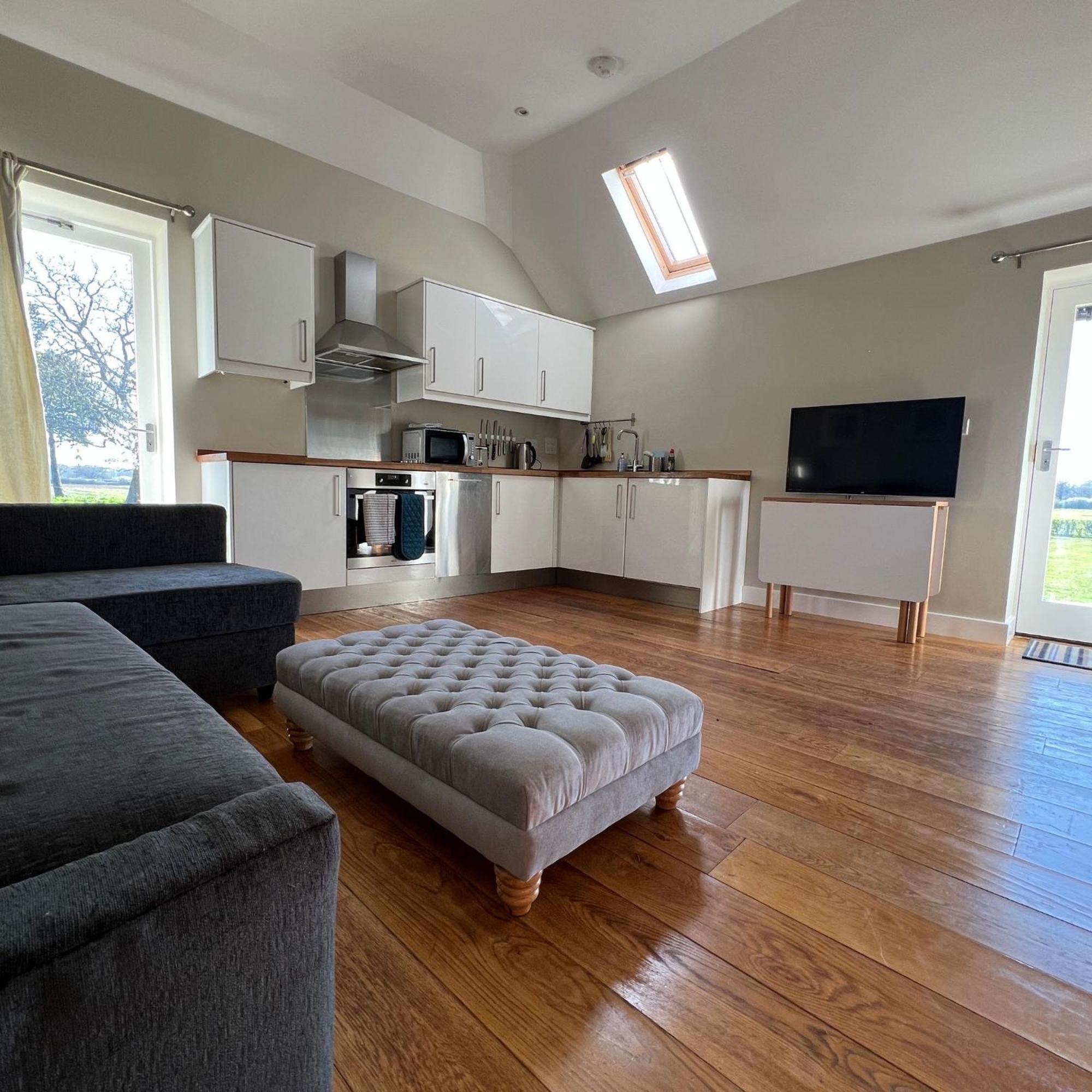 Stratfield Mortimer Little Park Farm Queen Anne Farmhouse & Apartments מראה חיצוני תמונה