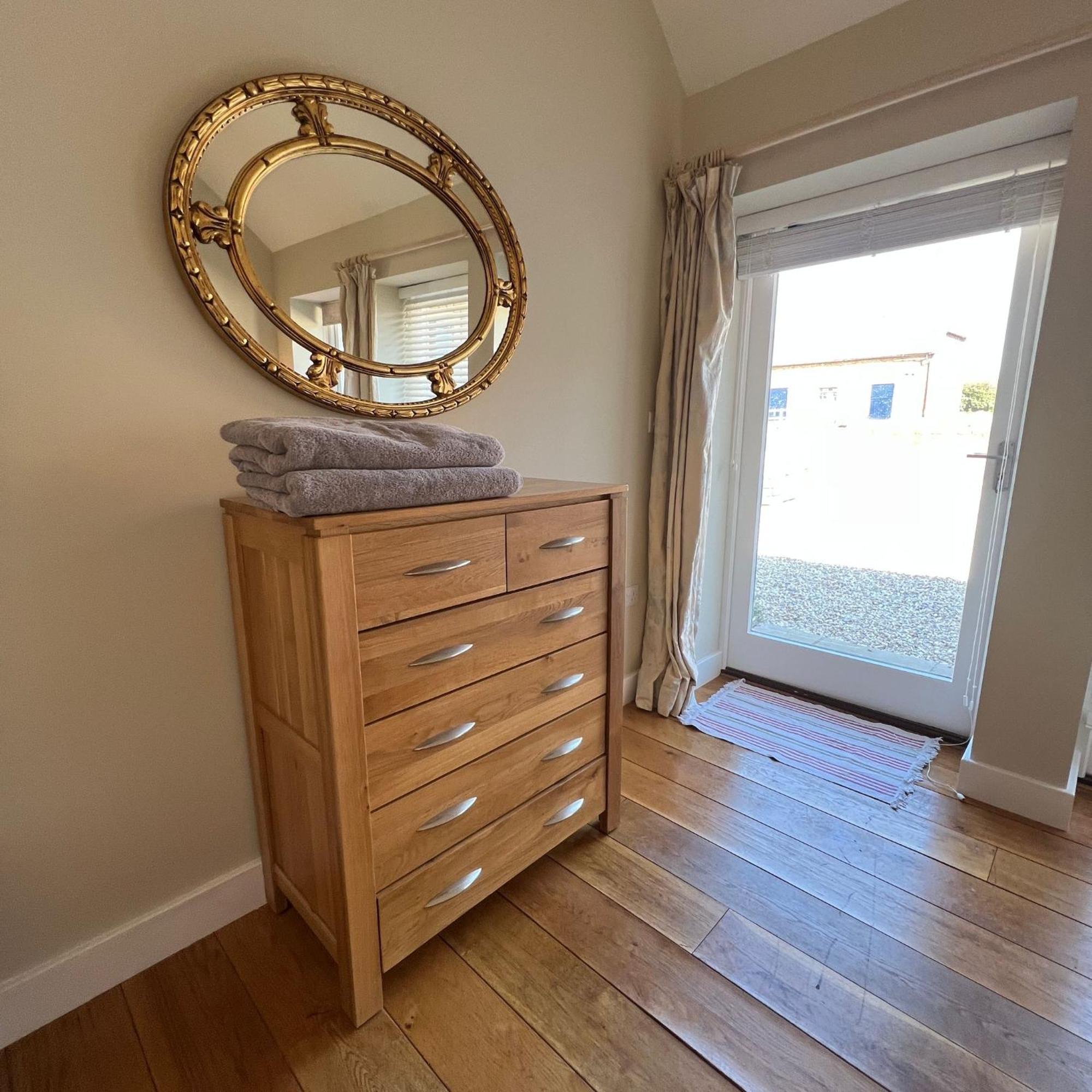 Stratfield Mortimer Little Park Farm Queen Anne Farmhouse & Apartments מראה חיצוני תמונה