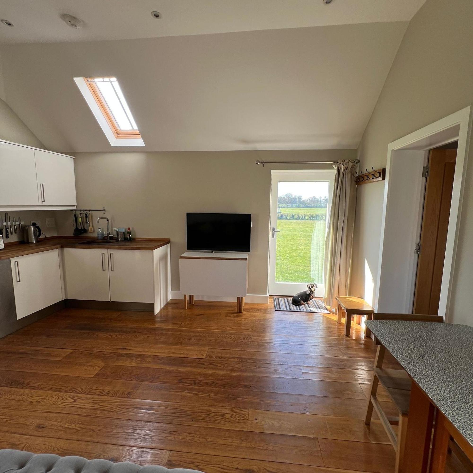 Stratfield Mortimer Little Park Farm Queen Anne Farmhouse & Apartments מראה חיצוני תמונה