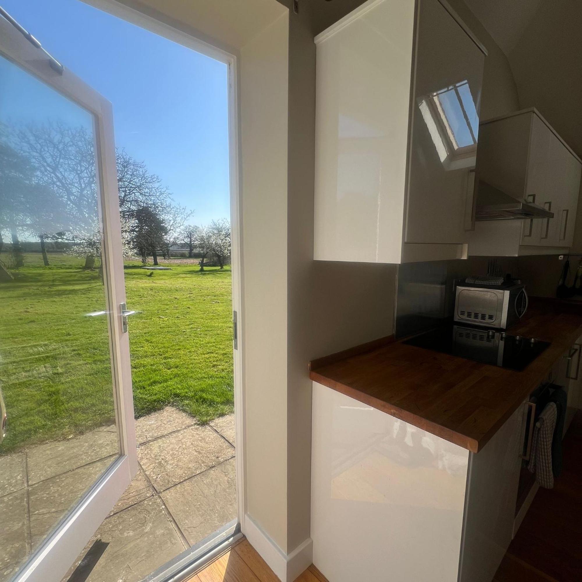 Stratfield Mortimer Little Park Farm Queen Anne Farmhouse & Apartments מראה חיצוני תמונה