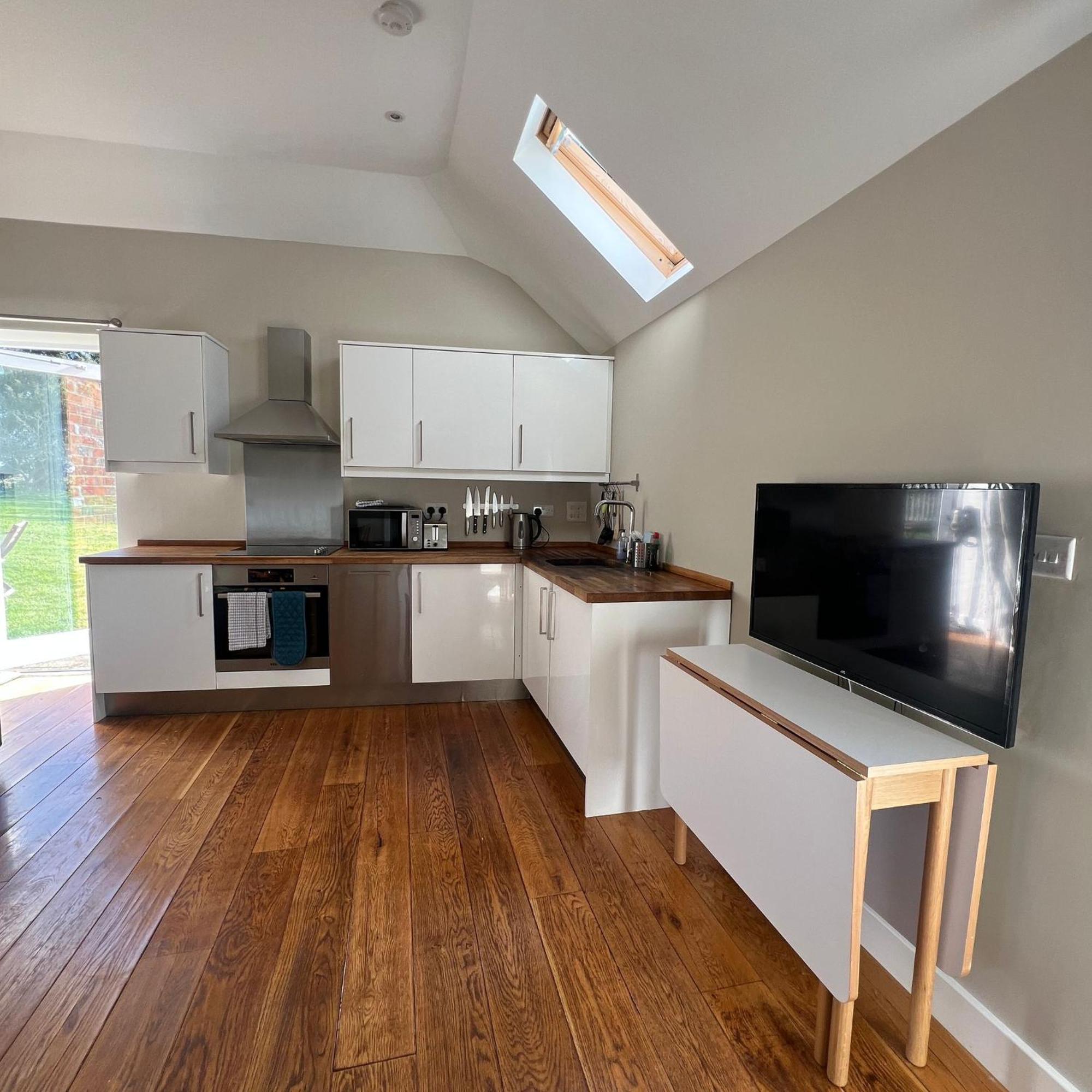 Stratfield Mortimer Little Park Farm Queen Anne Farmhouse & Apartments מראה חיצוני תמונה