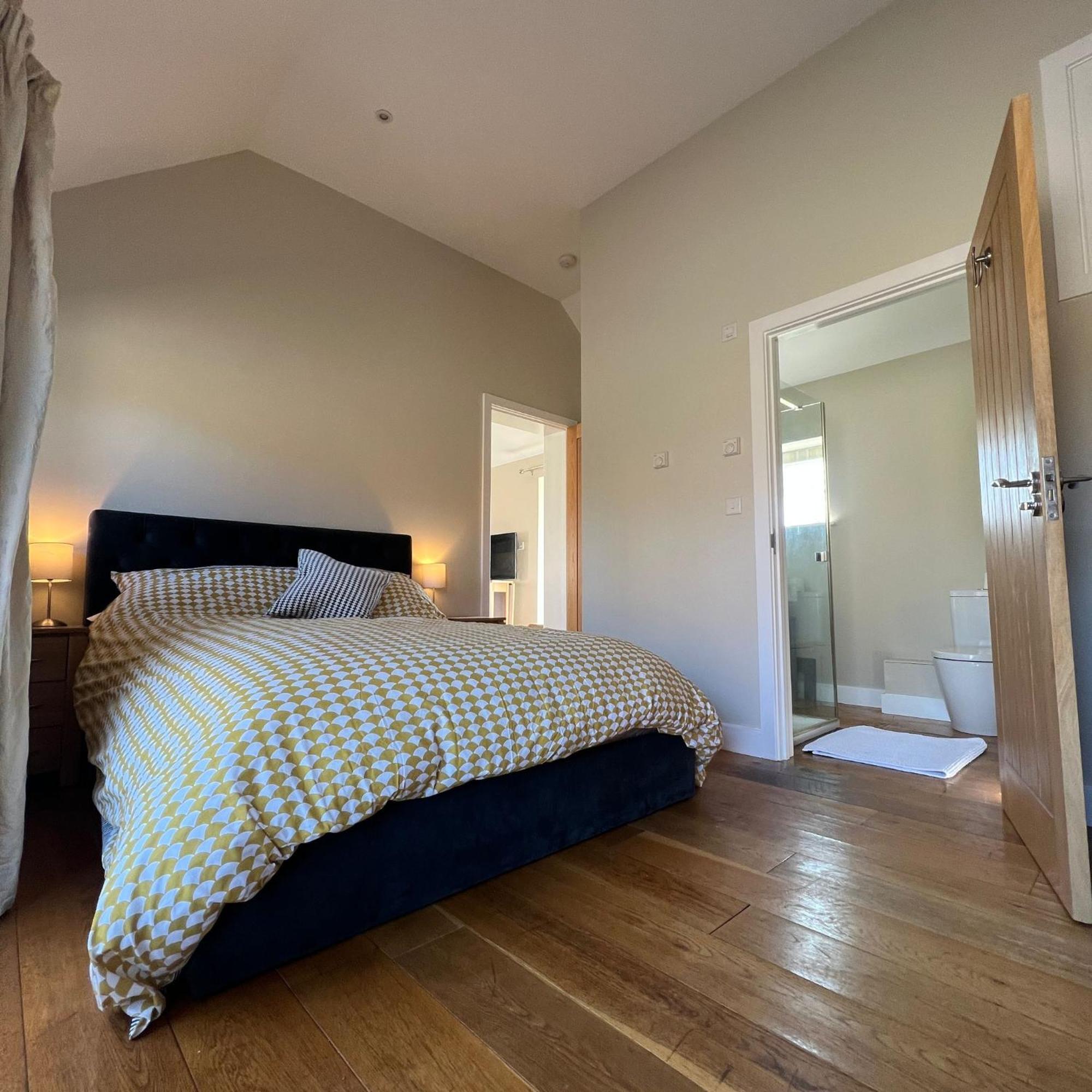 Stratfield Mortimer Little Park Farm Queen Anne Farmhouse & Apartments מראה חיצוני תמונה